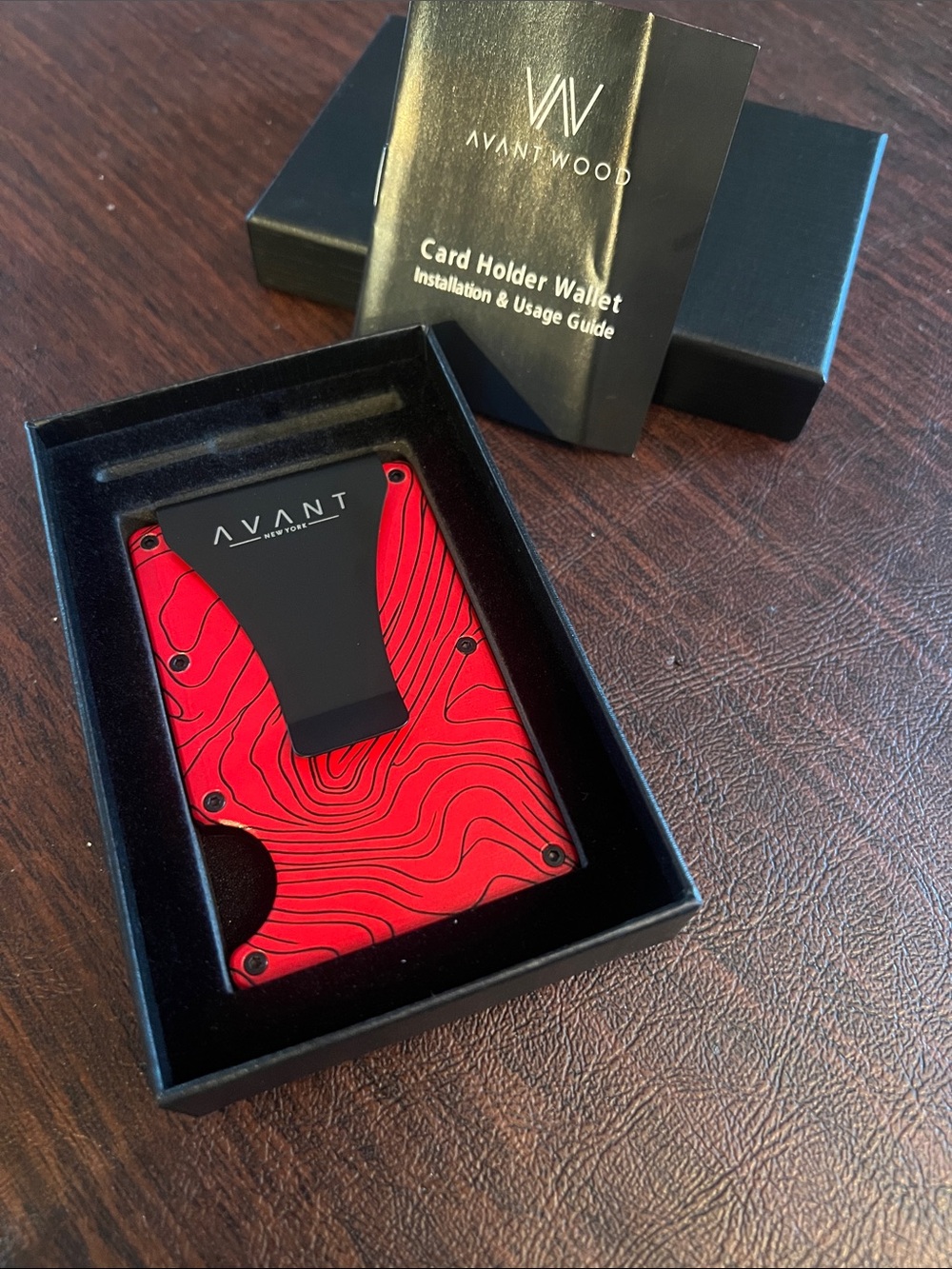 Avant Wood Red Card & Money Clip Holder with Black Clip